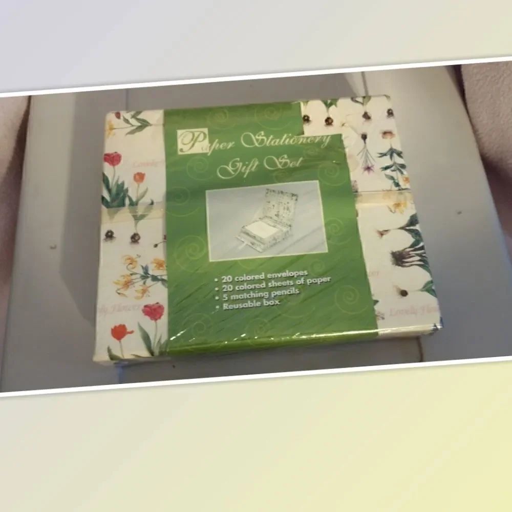 NWT Paper Stationary Gift Set, 20 Colored Envelopes, 20 Colored Sheets Of Paper